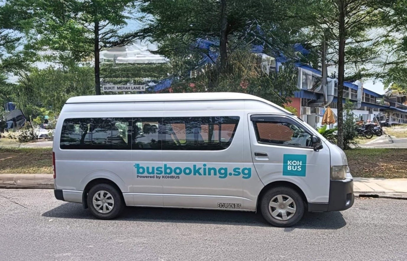 13 seater mini buses for sightseeing in singapore2